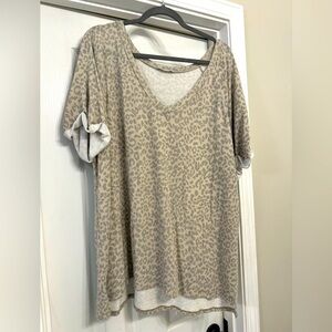 Jodifl brand v neck top leopard print